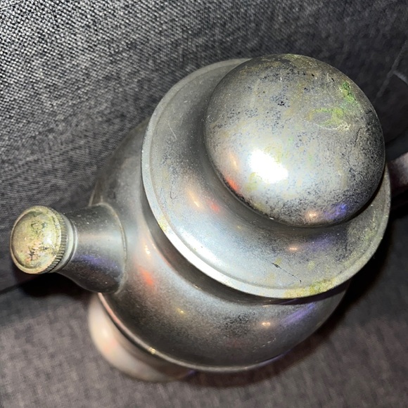 Mid century era, Art Deco style cocktail, shaker chrome, and ruby, red handle - Picture 5 of 12